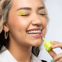 Dewy Gloss -WELA Beauty Shop 3AM Editorial Cat 1080x1080 26658f21 832e 463f ad3f e8e9ec1611b6