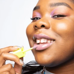 Dewy Gloss -WELA Beauty Shop 3AM Flex 1000x1000 1