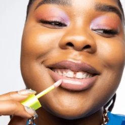 Dewy Gloss -WELA Beauty Shop CoralFixation Flex 1000x1000 d41df7cb f0f3 4c12 841a 0a6f7ed85f4b