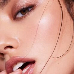 Dew Me Lip Gloss 39 Dew Me Lip Gloss -WELA Beauty Shop Dew Me Gloss Spirited 08