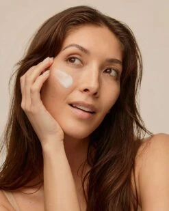 Restore Face Cream 11 Restore Face Cream -WELA Beauty Shop DoctorRogers FaceCream Model 03