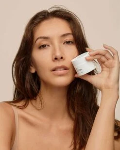 Restore Face Cream 13 Restore Face Cream -WELA Beauty Shop DoctorRogers FaceCream Model 05