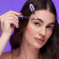 GrowPotion Fluffy Lash + Brow Boosting Serum -WELA Beauty Shop Kosas2022 GrowPotion On Model Brooke04