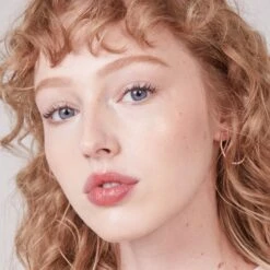 Tinted Face Oil 41 Tinted Face Oil -WELA Beauty Shop Kosas2022 TFO 1 PDP 04 Hailey