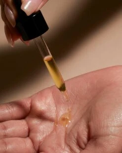 Plum Beauty Oil -WELA Beauty Shop LePrunier PlumBeautyOil Model 10