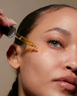 Plum Beauty Oil -WELA Beauty Shop LePrunier PlumBeautyOil Model 12