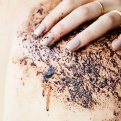 Coffee Body Scrub With Lemongrass -WELA Beauty Shop LifestyleBodyScrubFranShoulder5 square