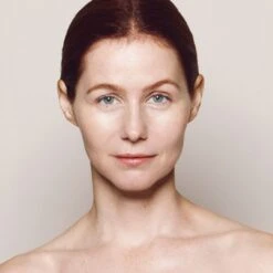 Invisible Touch Liquid Foundation -WELA Beauty Shop Liquid Foundation Model F118