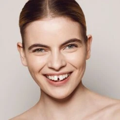 Invisible Touch Liquid Foundation -WELA Beauty Shop Liquid Foundation Model F120