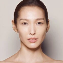 Invisible Touch Liquid Foundation -WELA Beauty Shop Liquid Foundation Model F130