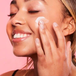 10+10 More-sturizer 14 10+10 More-sturizer -WELA Beauty Shop More sturizer 2000x2000 02