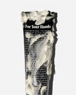 The Hand Retinol - Repair Treatment With 0.25% Pure Retinol + 5% AHA -WELA Beauty Shop Necessaire HandRetinol Lifestyle 03