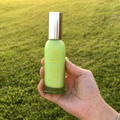 Repairative Moisturizer -WELA Beauty Shop Repairative Moisturizer In Hand