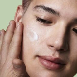 SUPERKIND Fortifying Moisturizer 11 SUPERKIND Fortifying Moisturizer -WELA Beauty Shop SK Moisturizer Application V1 square