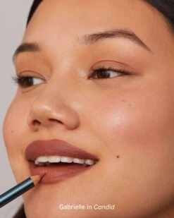 Soft Glide Lip Pencil 35 Soft Glide Lip Pencil -WELA Beauty Shop SOSHE SoftGlideLipPencil Model 05 Candid