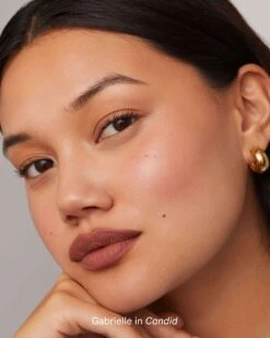 Soft Glide Lip Pencil 39 Soft Glide Lip Pencil -WELA Beauty Shop SOSHE SoftGlideLipPencil Model 06 Candid