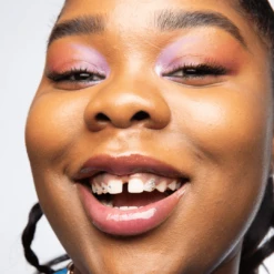 Dewy Gloss -WELA Beauty Shop Soundstage Editorial Flex 1080x1080 1bc31d50 ffb8 4bad 8200 bade4d91b060