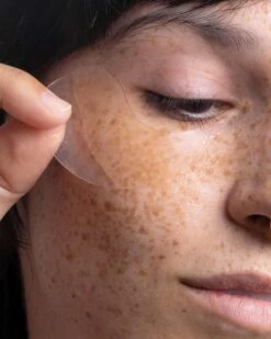 Brighter Days Red Algae + Avocado Biodegradable Eye Masks -WELA Beauty Shop ThreeShips BrighterDaysEyeMask Lifestyle 06