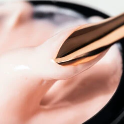 Crème De La Nuit Restorative Night Cream -WELA Beauty Shop lifestyle closeup 1