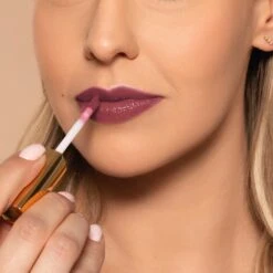 Amplified Lip Lacquer -WELA Beauty Shop pink velvet 1