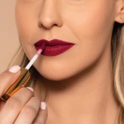 Amplified Lip Lacquer -WELA Beauty Shop raspberrycrush