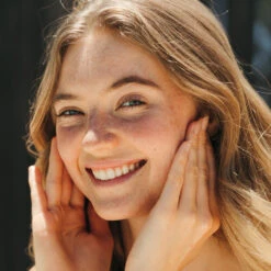 Skin Dew Coconut Water Cream -WELA Beauty Shop sainte social olo summer 30