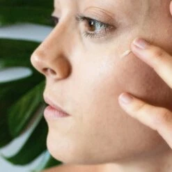 Botanical E Eye Balm 17 Botanical E Eye Balm -WELA Beauty Shop vitefacetexture creditkelliboydphotography0013